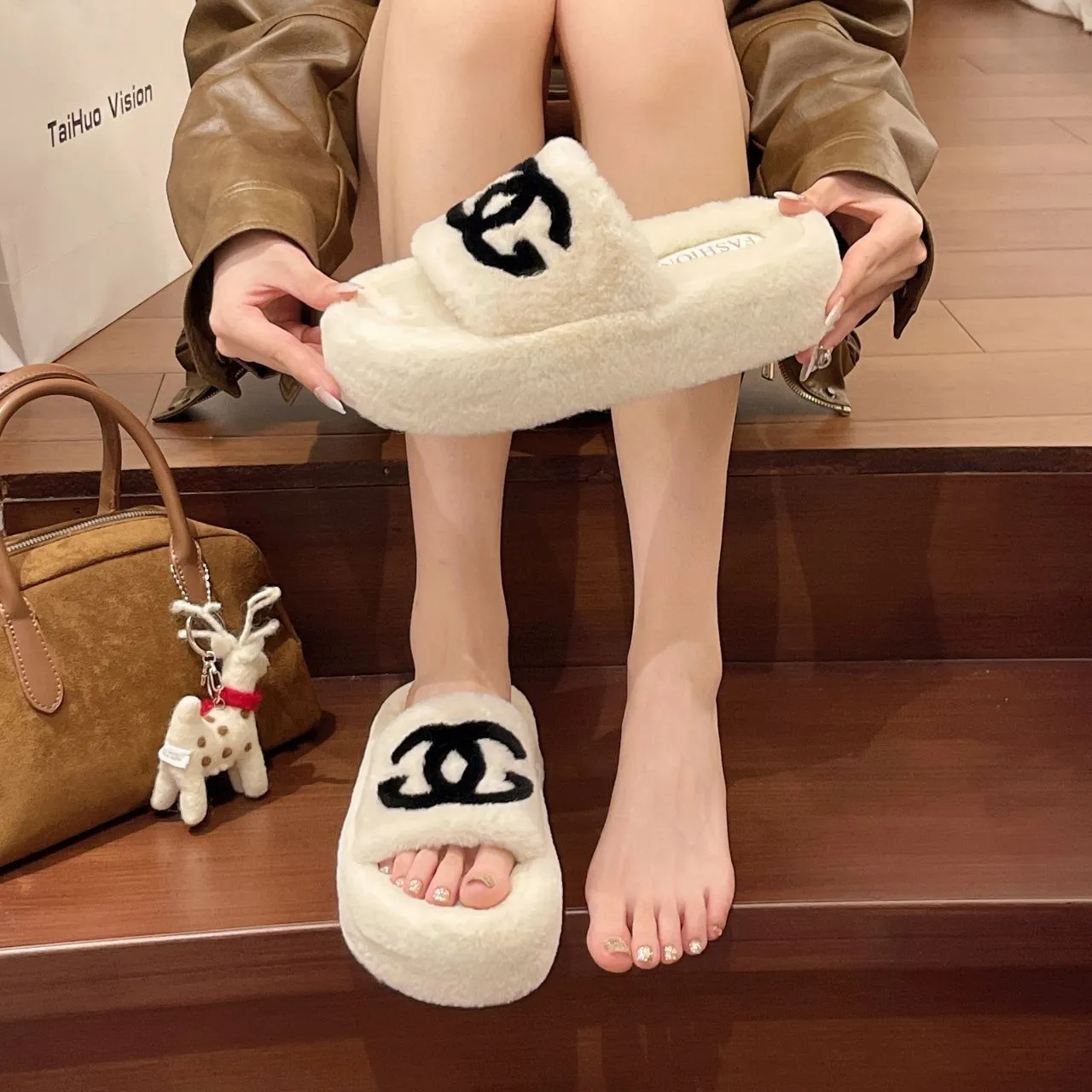もこもこで足元あったか♪ルームシューズ 冬 あったか レディース かわいい おしゃれ ふわふわ 滑りにくい スリッパ