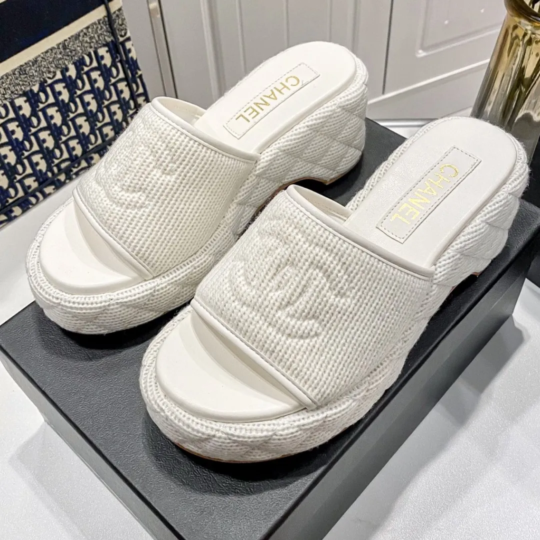 『35-41』ユニーク 快適 おしゃれ 高さアップ 脚長効果 コーディネートしやすい 厚底 サンダル