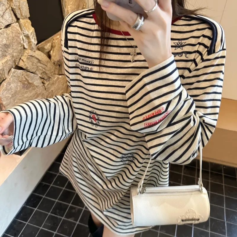 『フリーサイズ』大活躍 のんびりとリラックスした気分 カジュアルな雰囲気 ストライプの長袖Tシャツ
